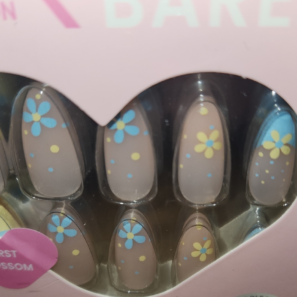 Beetles Press-On Nails - Picture 3 of 8
